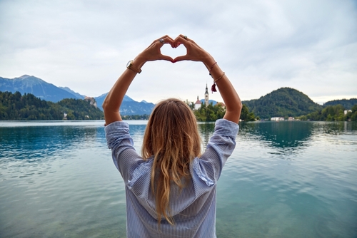 不倫に悩んて占いで将来を予知してもらうとネガティブな結果が多い？